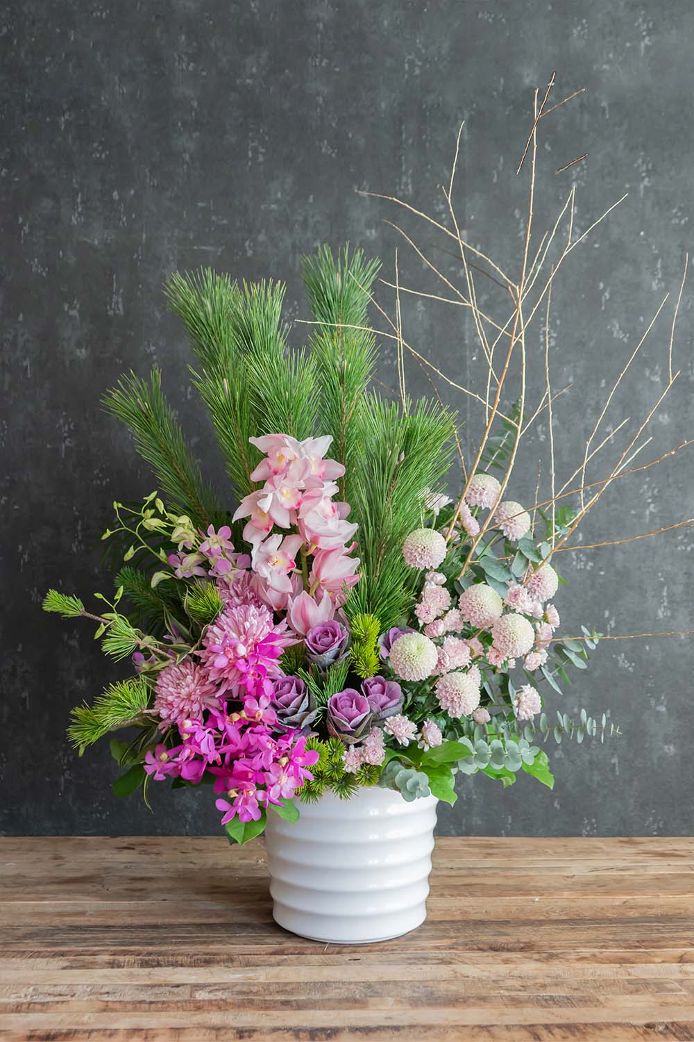 画像：【賀詞交換会】お正月限定！正月花材を使用した壺花 ピンク&グリーン 高さ90cm