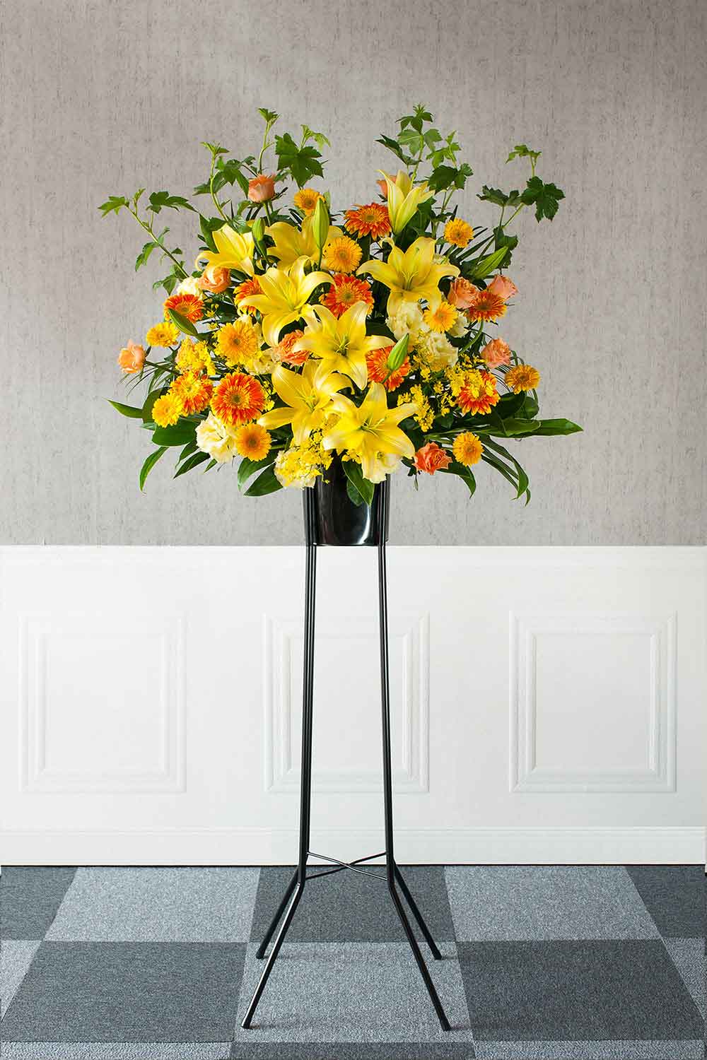 画像：【お急ぎ対応】【おまかせお祝いスタンド花】1段スタンド デイリーイエロー(黄・橙) Sサイズ 高さ約180cm
