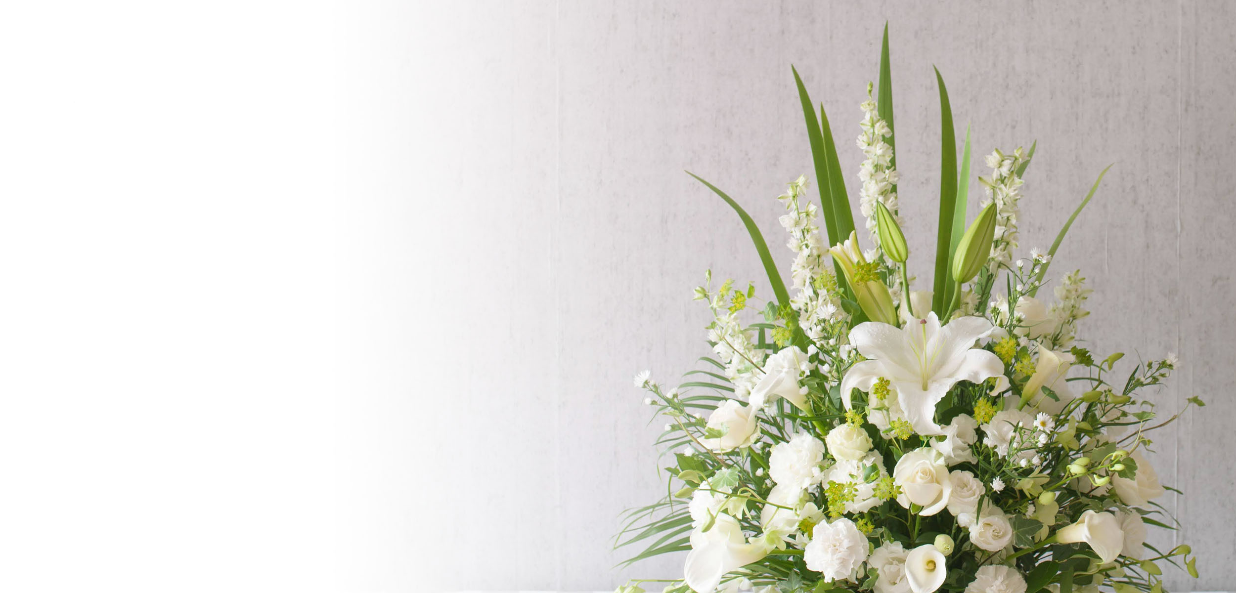 お供え花の名札の書き方と気をつけること｜マナー・お役立ち｜お知らせ｜お祝い・お供えの花通販ギフトは送料無料の【お花の窓口】へ