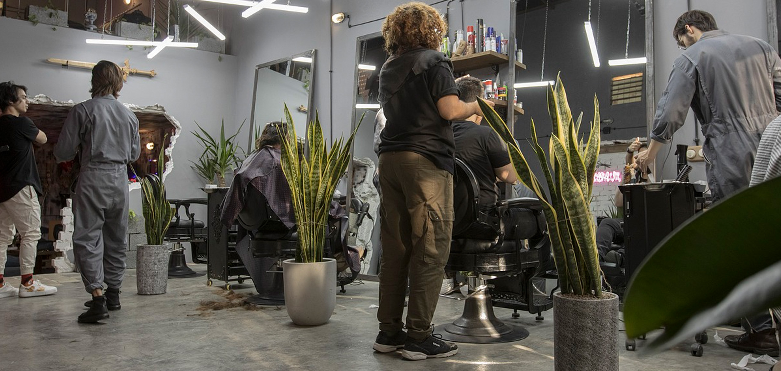 美容室への開店祝いに贈る花の相場