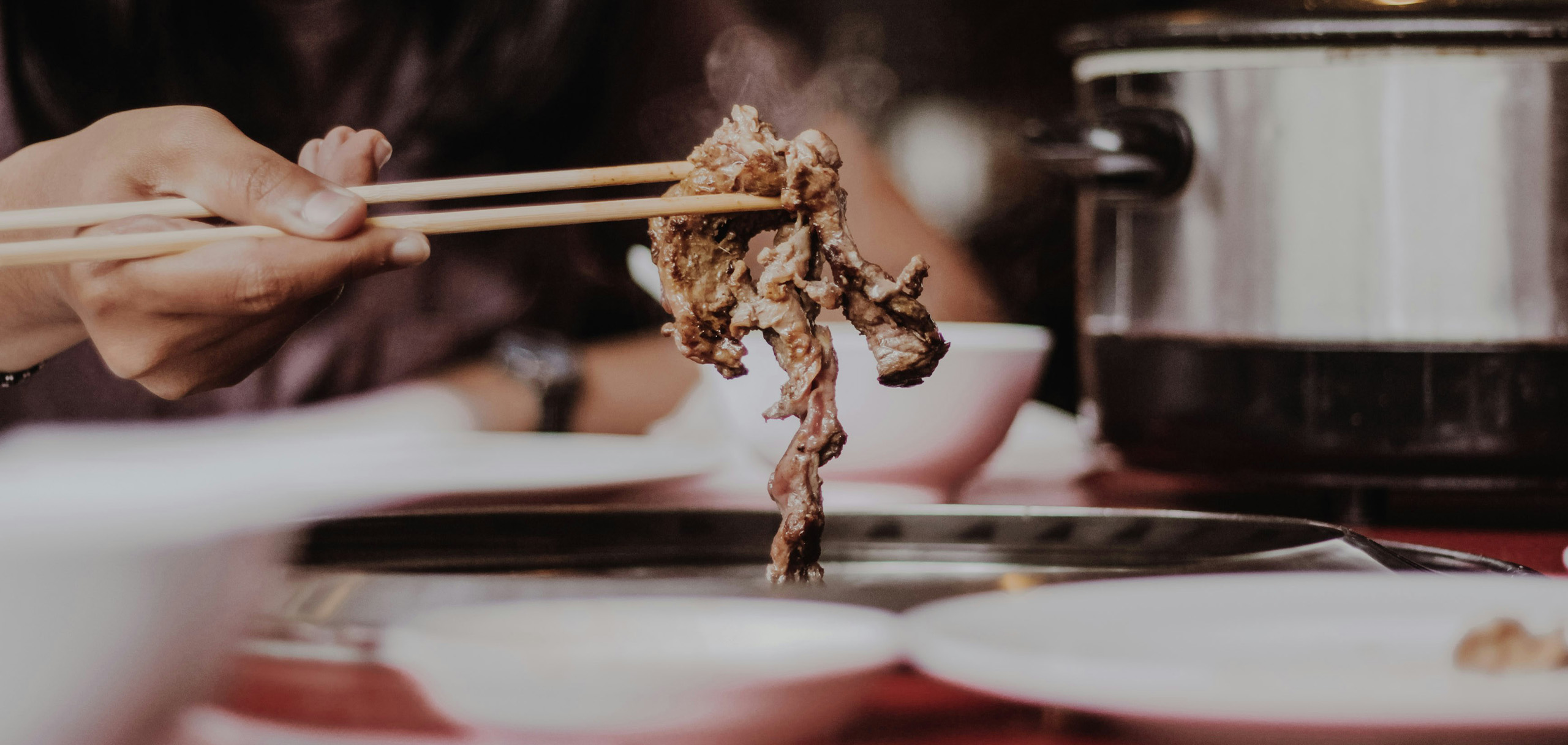 焼肉屋の特徴に合わせたお祝い花の選び方