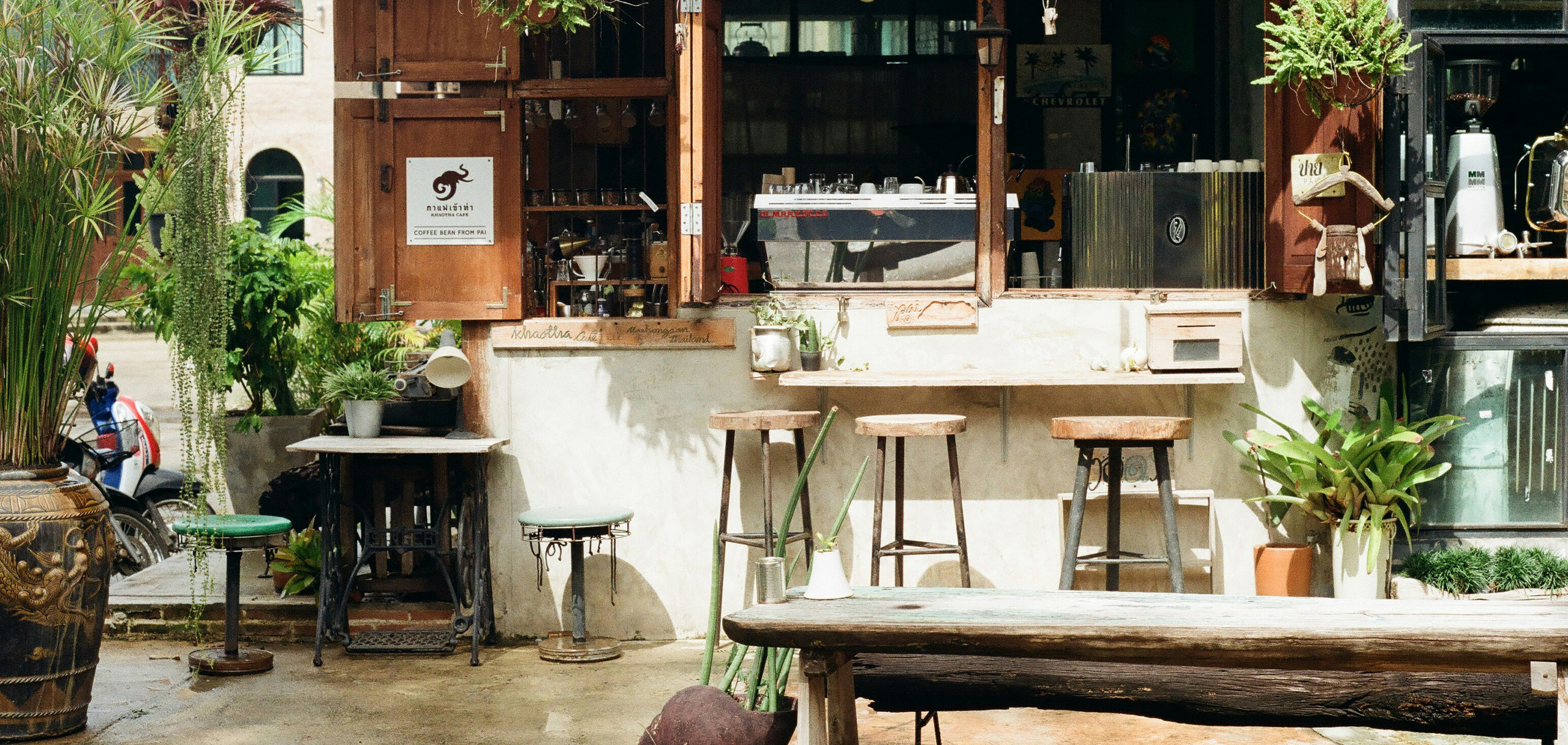カフェの開店祝いのお花の相場
