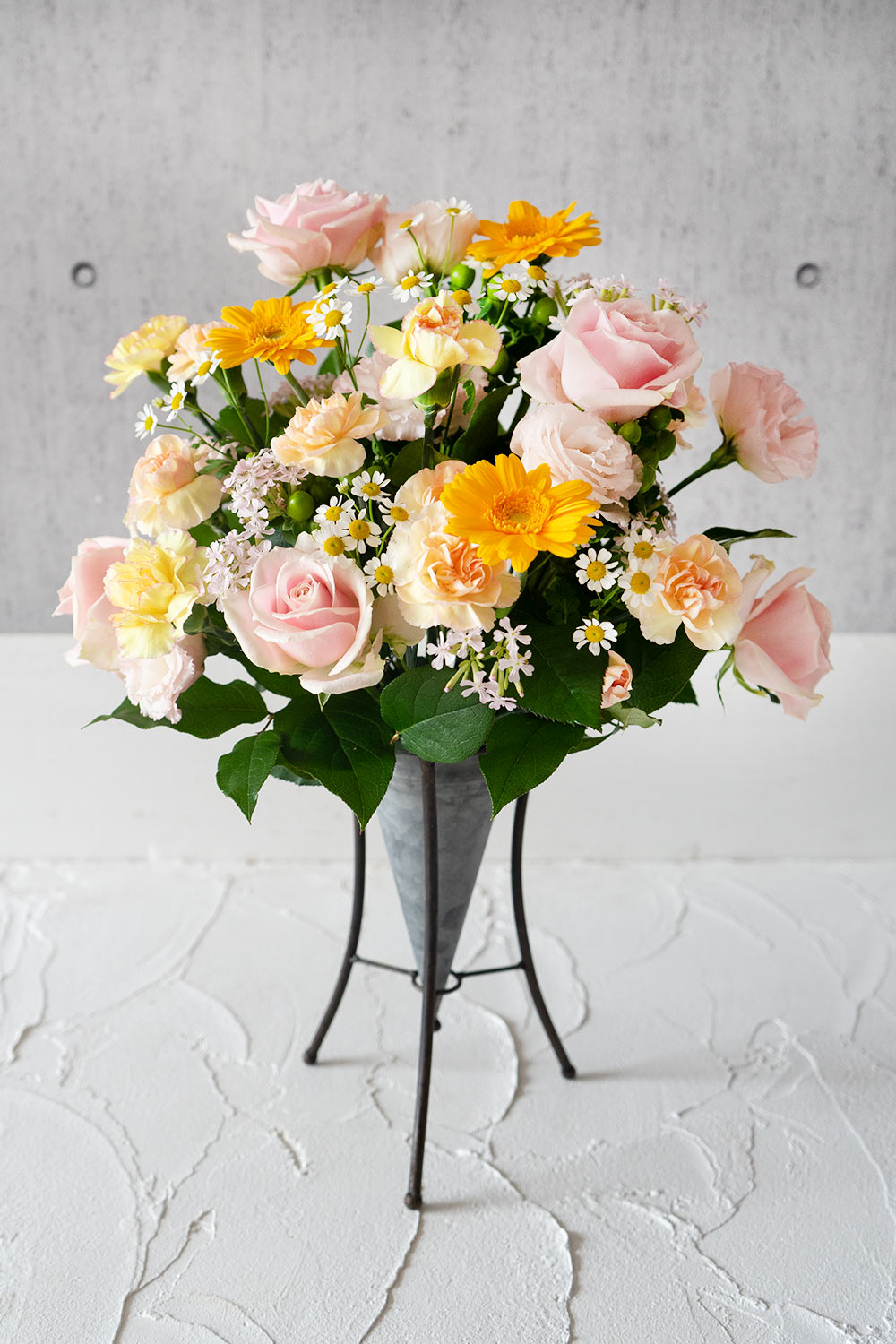 画像：【クール宅配商品  開店祝】かわいいサイズのスタンド花風ミニスタンドアレンジメント 高さ50cm　【スタンド花風】