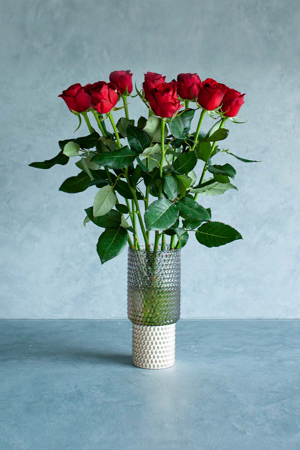 画像：【HAKBIJLハックバイル】ゴールドスリム　レッドローズブーケ花瓶セット【クール宅配商品】