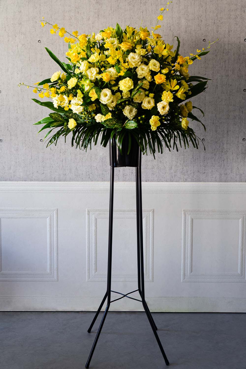画像：【お祝いスタンド花】1段スタンド デイリーイエロー(黄) Sサイズ 高さ約180cm