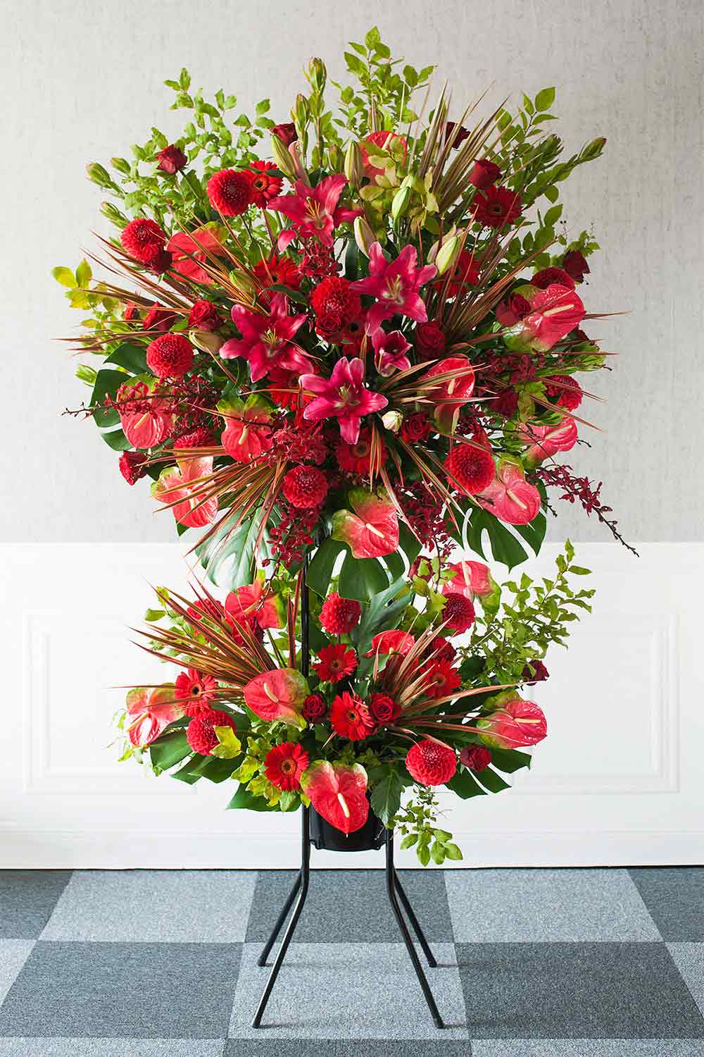画像：【お祝いスタンド花】2段スタンド ラグジュアリーレッド(赤) LLサイズ 高さ約210cm