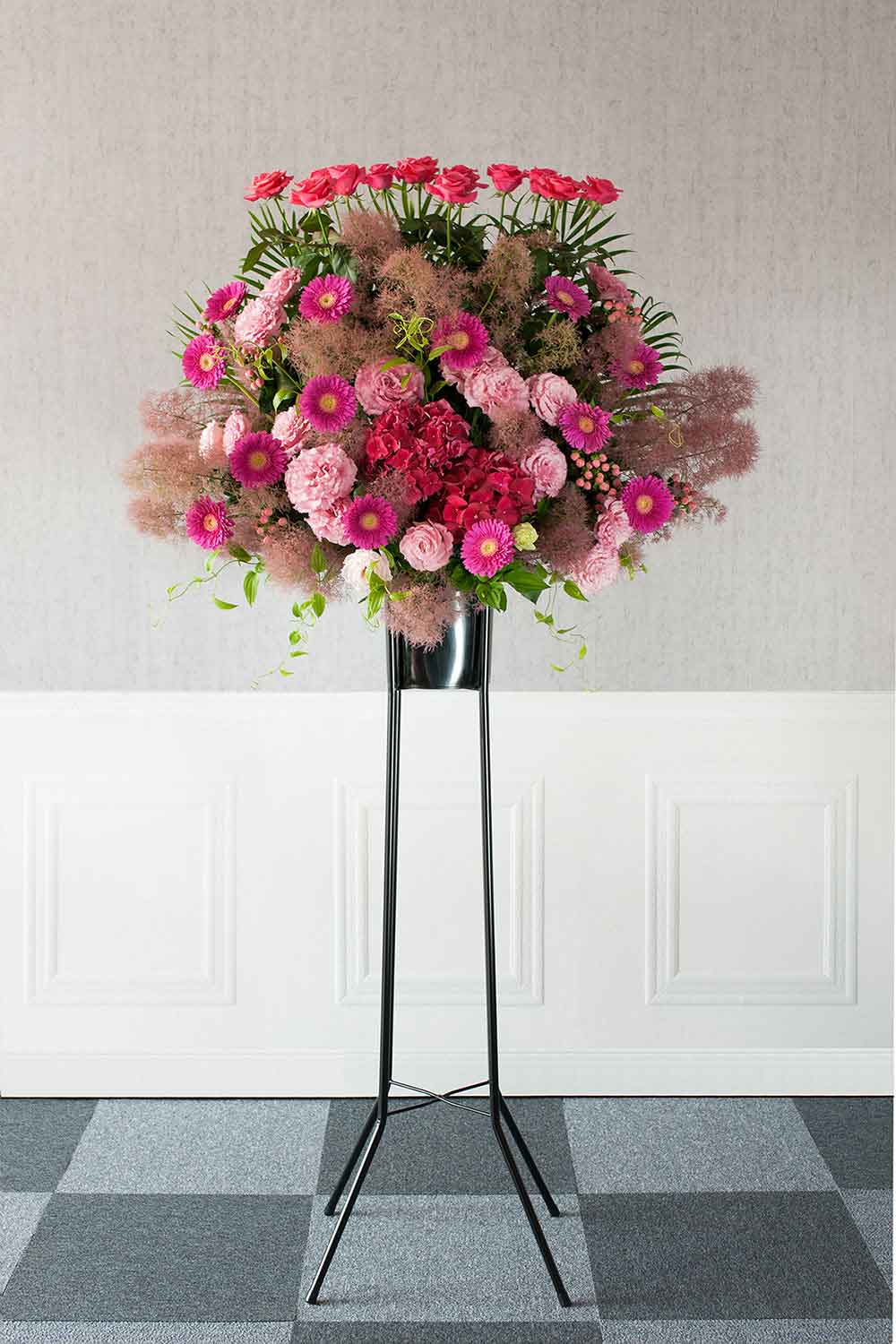 画像：【お祝いスタンド花】1段スタンド スタイリッシュピンク(濃淡ピンク) Mサイズ 高さ約190cm
