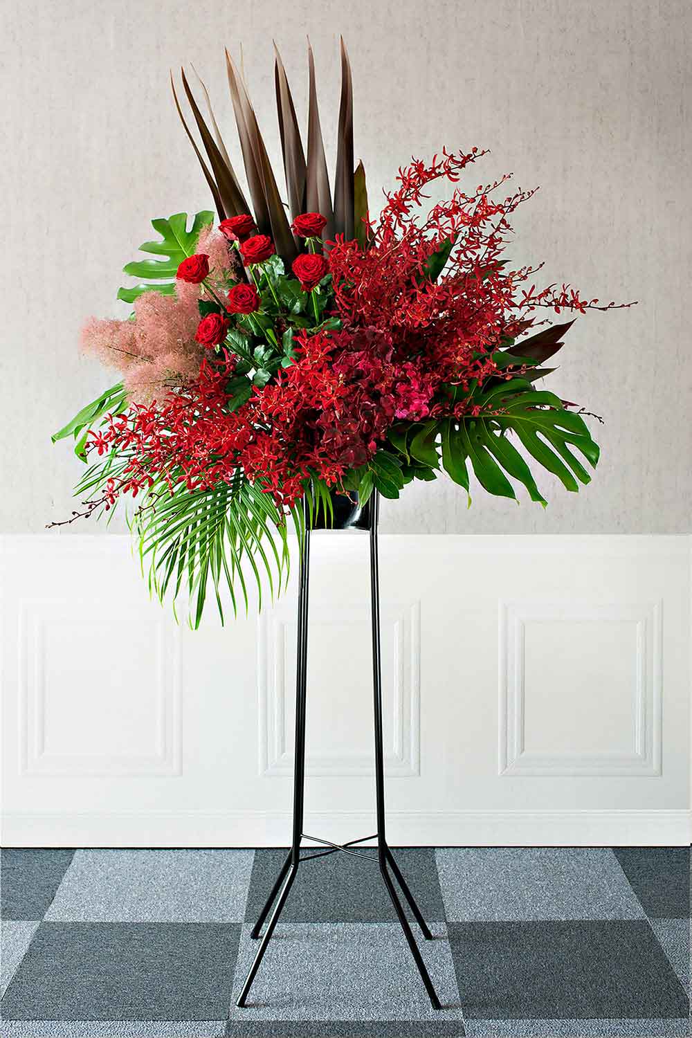 画像：【お祝いスタンド花】1段スタンド ドレッシーレッド(赤) Lサイズ 高さ約210cm